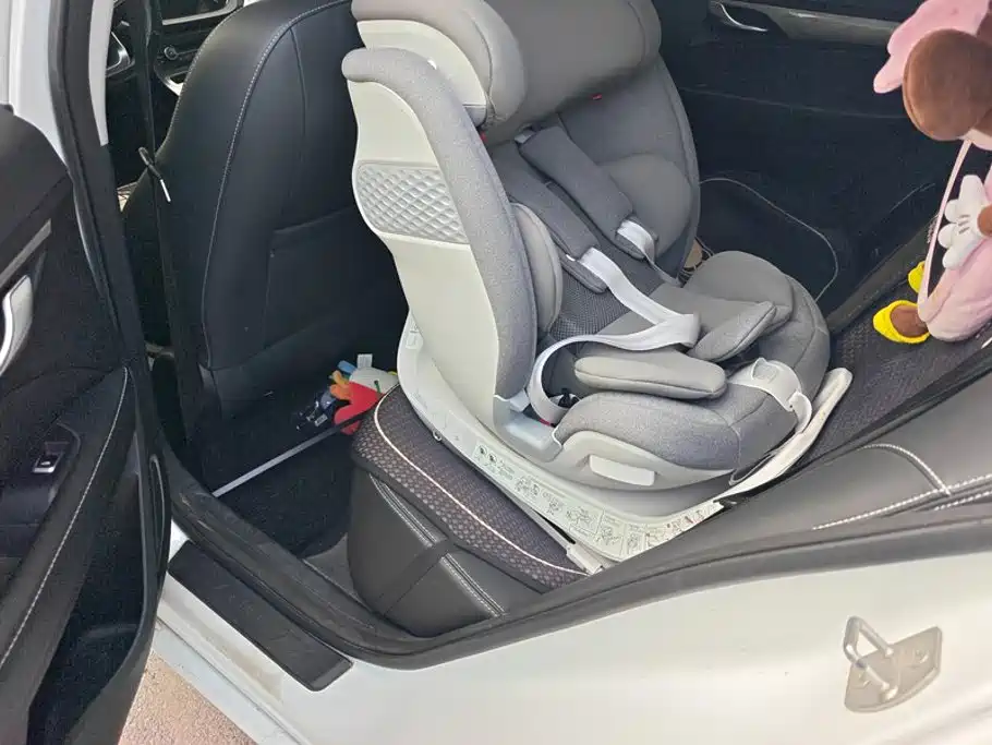 Geely Emgrand — миниатюра 11