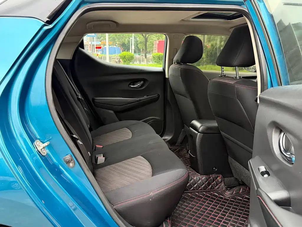Nissan Bluebird — миниатюра 12