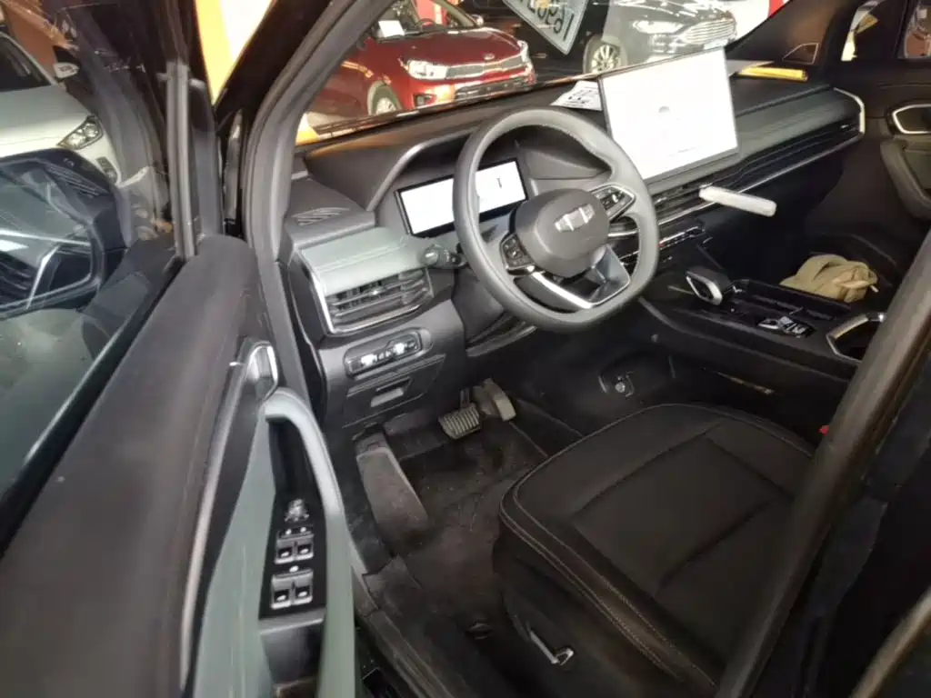 Geely Haoyue L — миниатюра 16