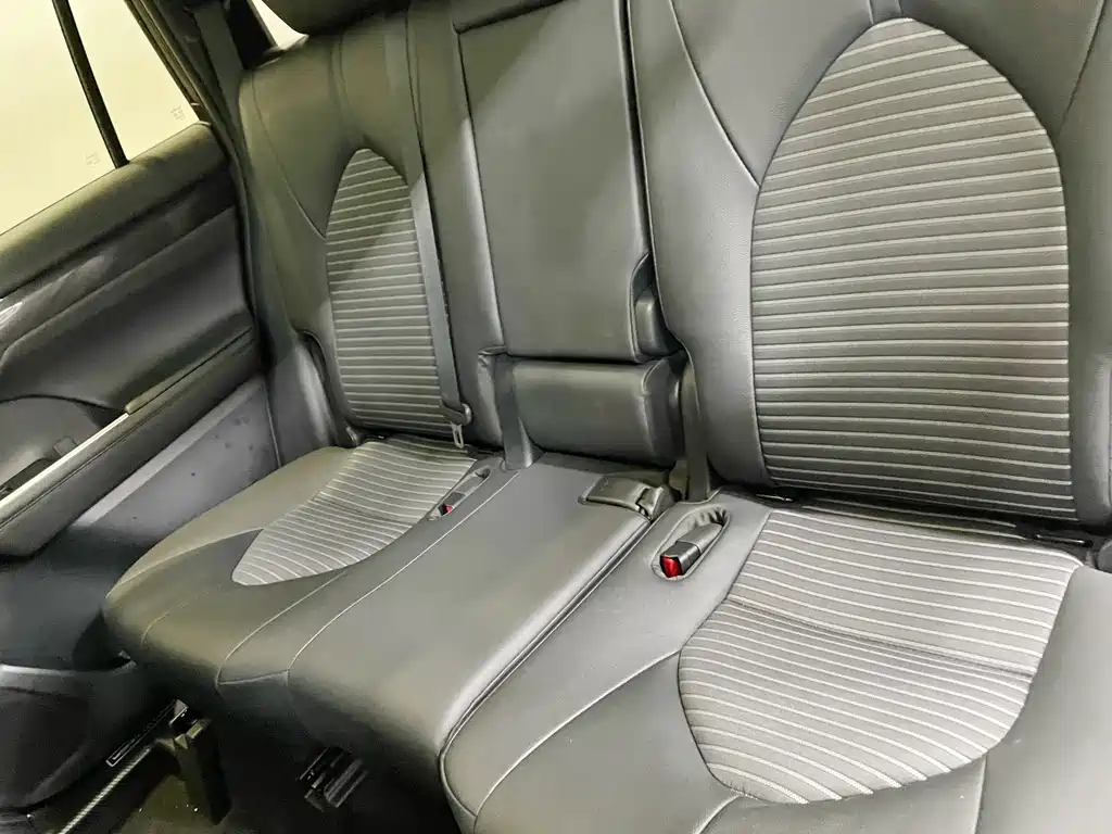 Toyota Crown Kluger — миниатюра 18