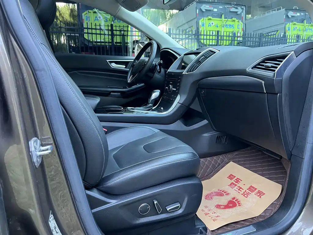 Ford Edge — миниатюра 6