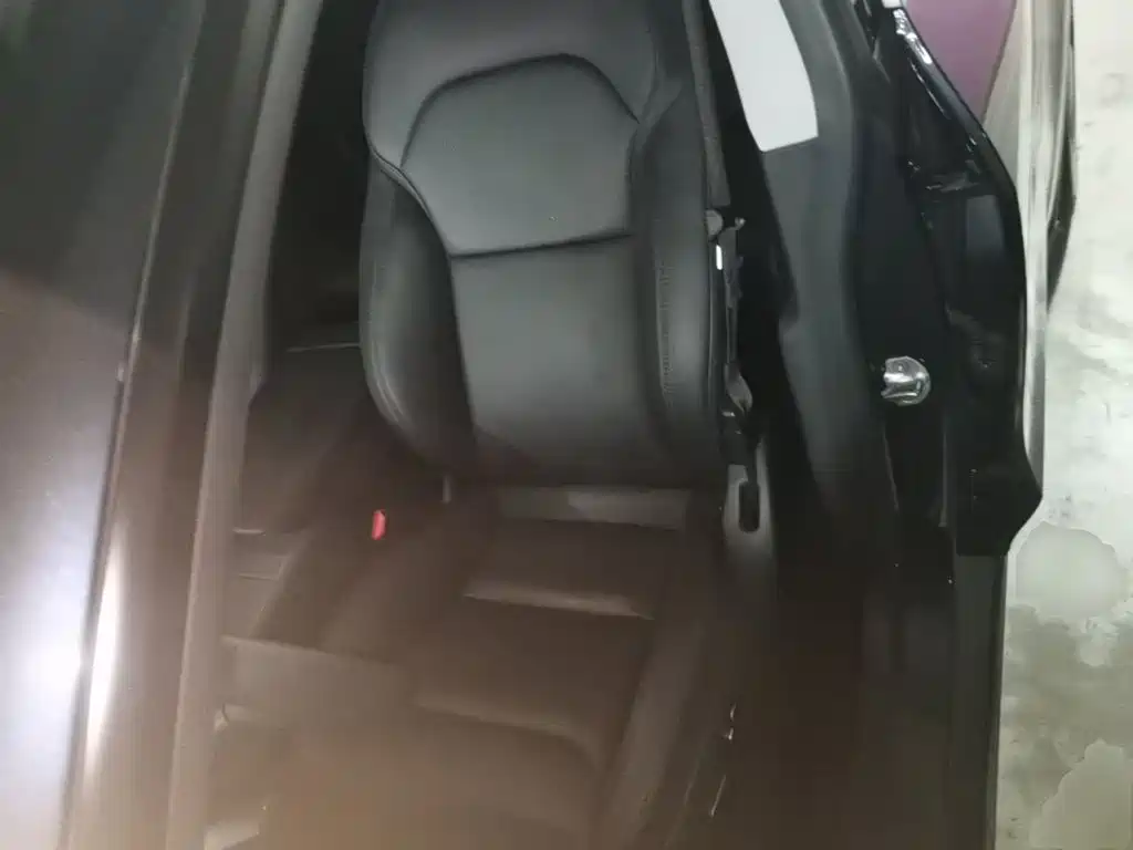 Tesla Model Y — миниатюра 15