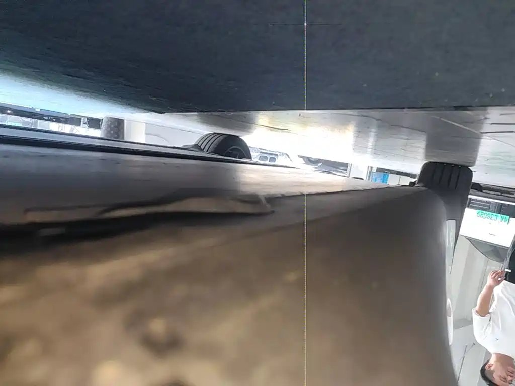 Tesla Model Y — миниатюра 21