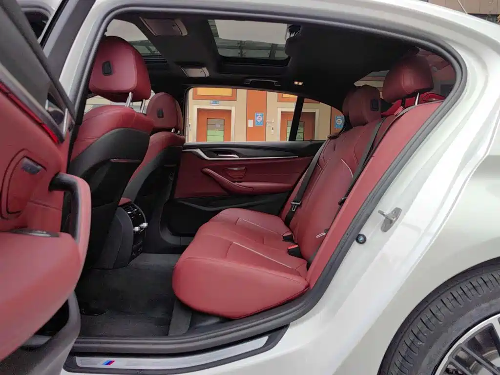 BMW 5 Series — миниатюра 14