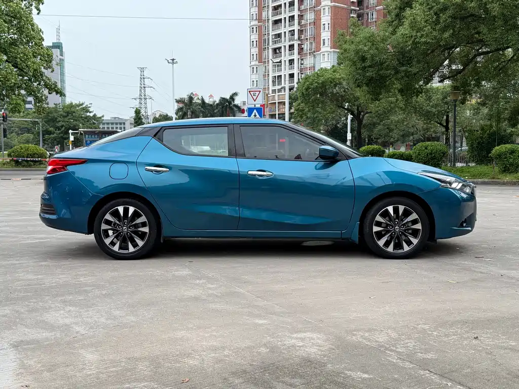 Nissan Bluebird — миниатюра 13