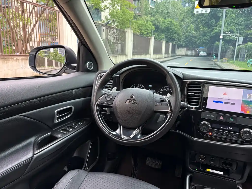 Mitsubishi Outlander — миниатюра 10