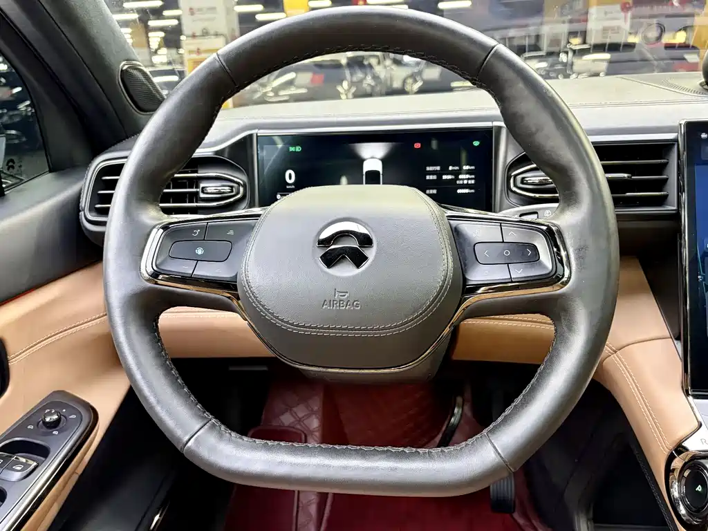 NIO ES8 2020 415KM мест