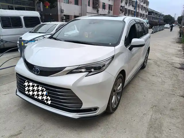 TOYOTA SIENNA 2024