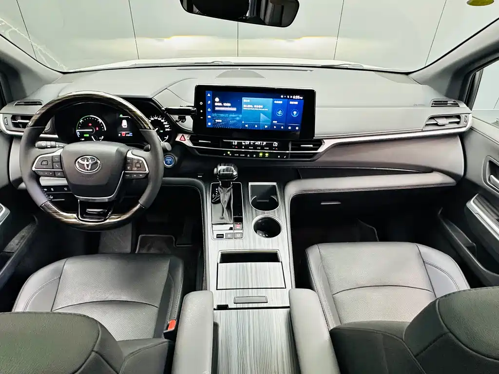 Toyota Sienna — миниатюра 24