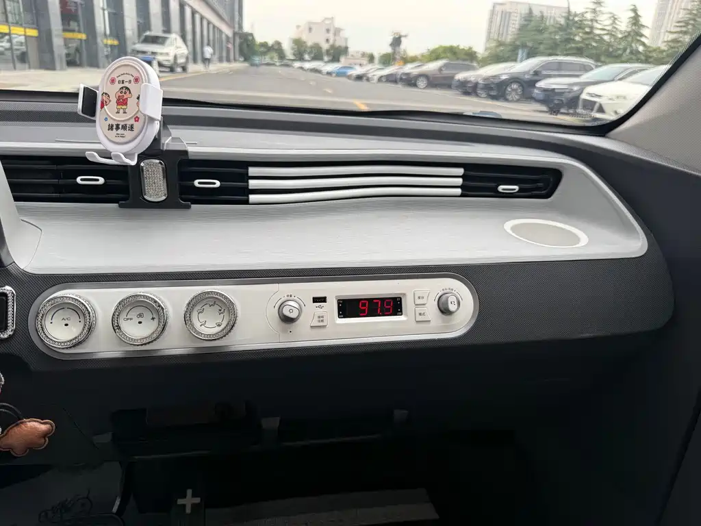 Wuling MINIEV — миниатюра 7