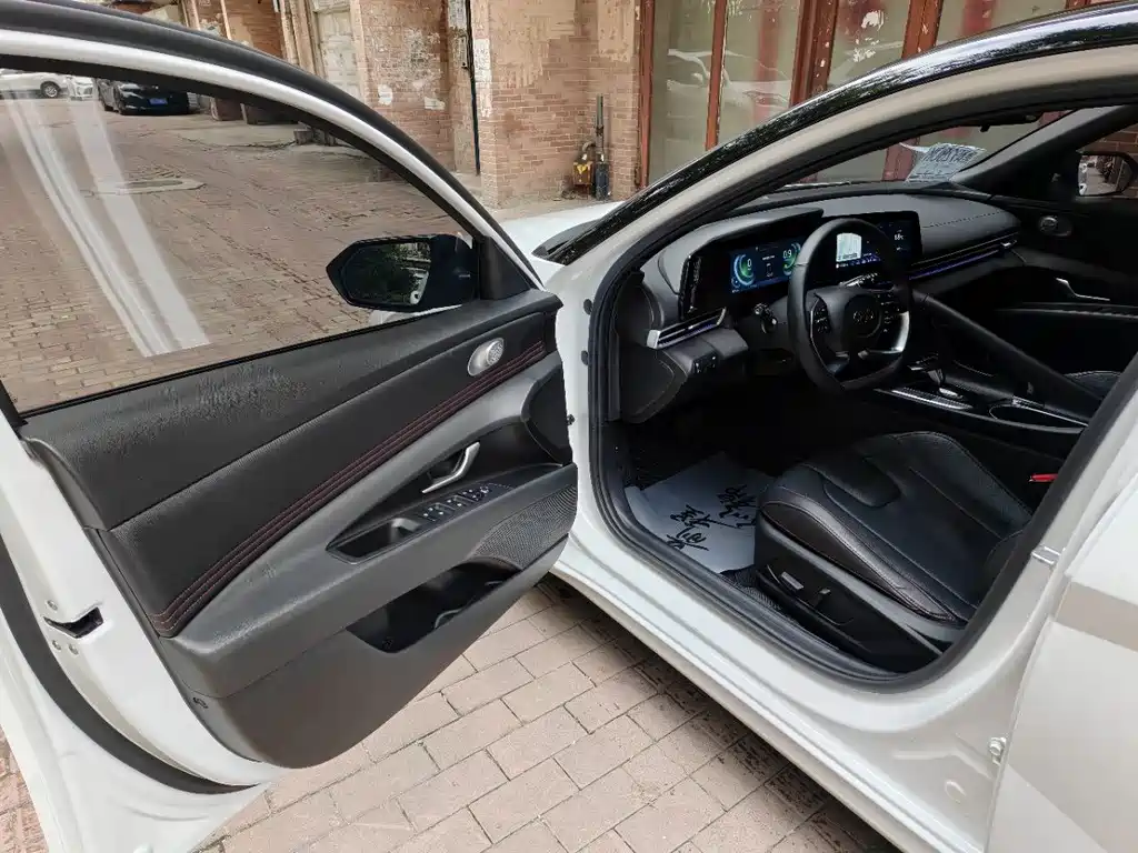 Hyundai Elantra — миниатюра 11