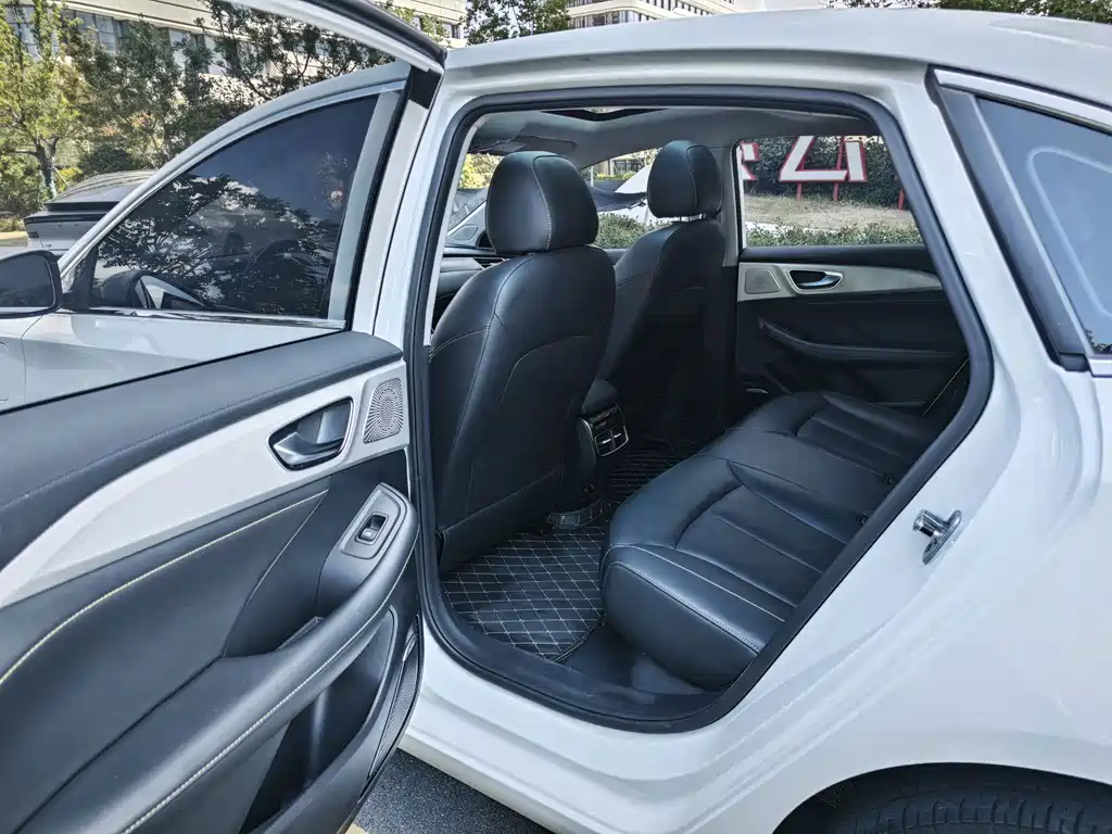 Roewe i6 MAX New Energy — миниатюра 13