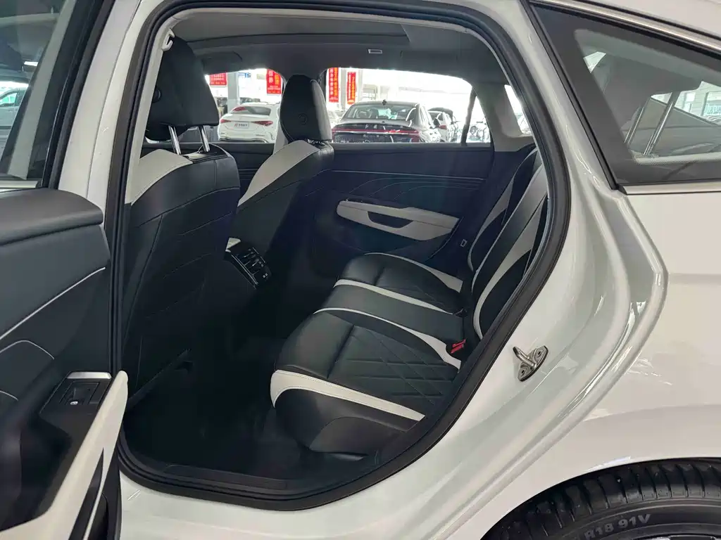 Volkswagen Sagitar — миниатюра 2