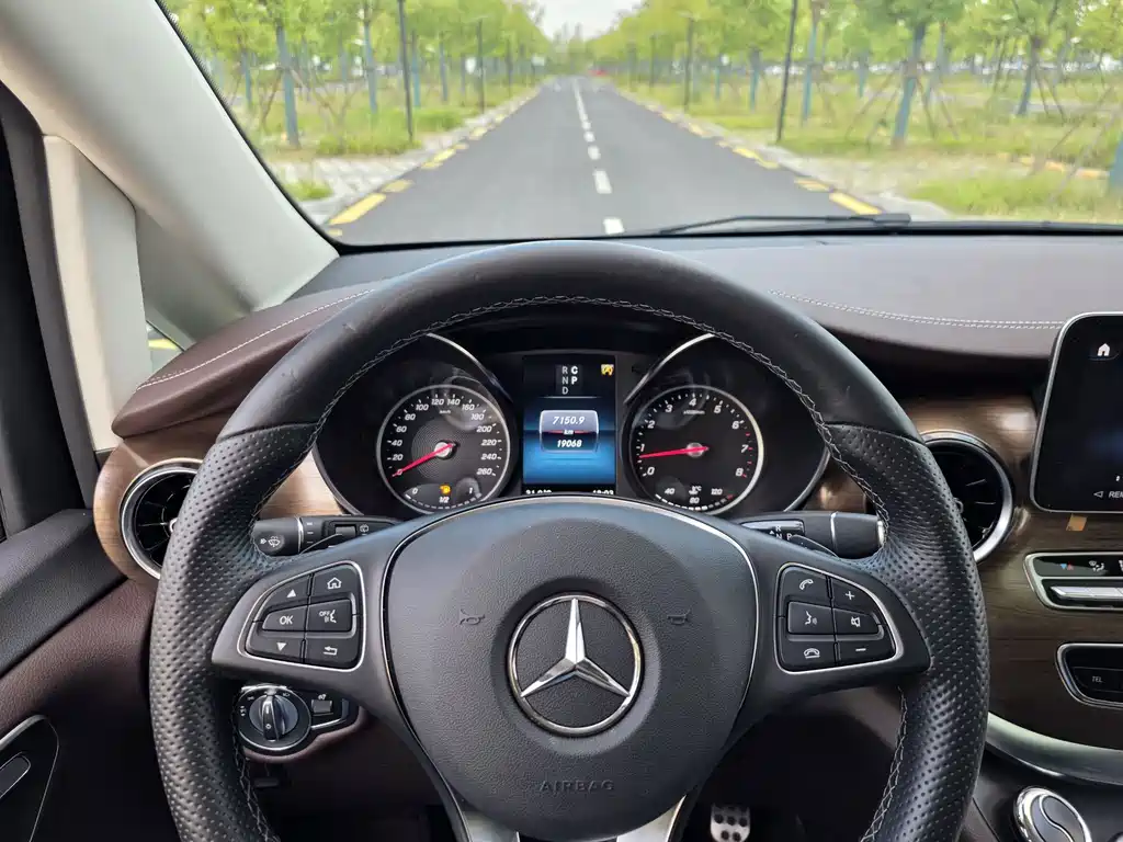 Mercedes-Benz V-Class — миниатюра 26
