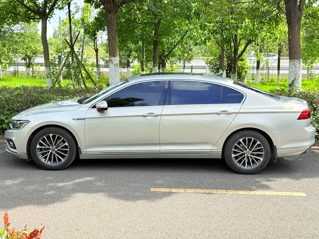 Volkswagen Magotan — миниатюра 6