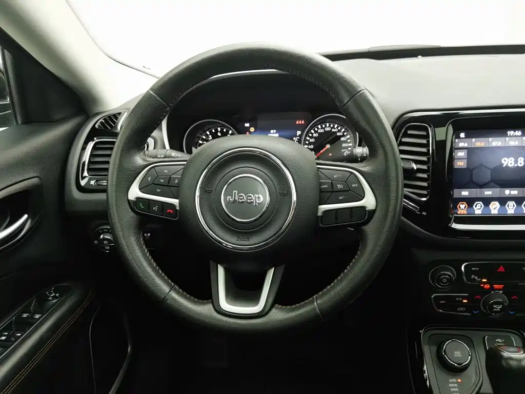 Jeep Compass — миниатюра 11