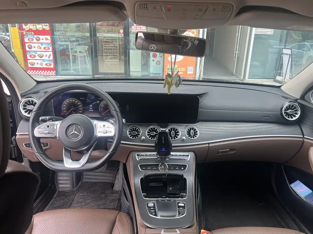 MERCEDES-BENZ E CLASS