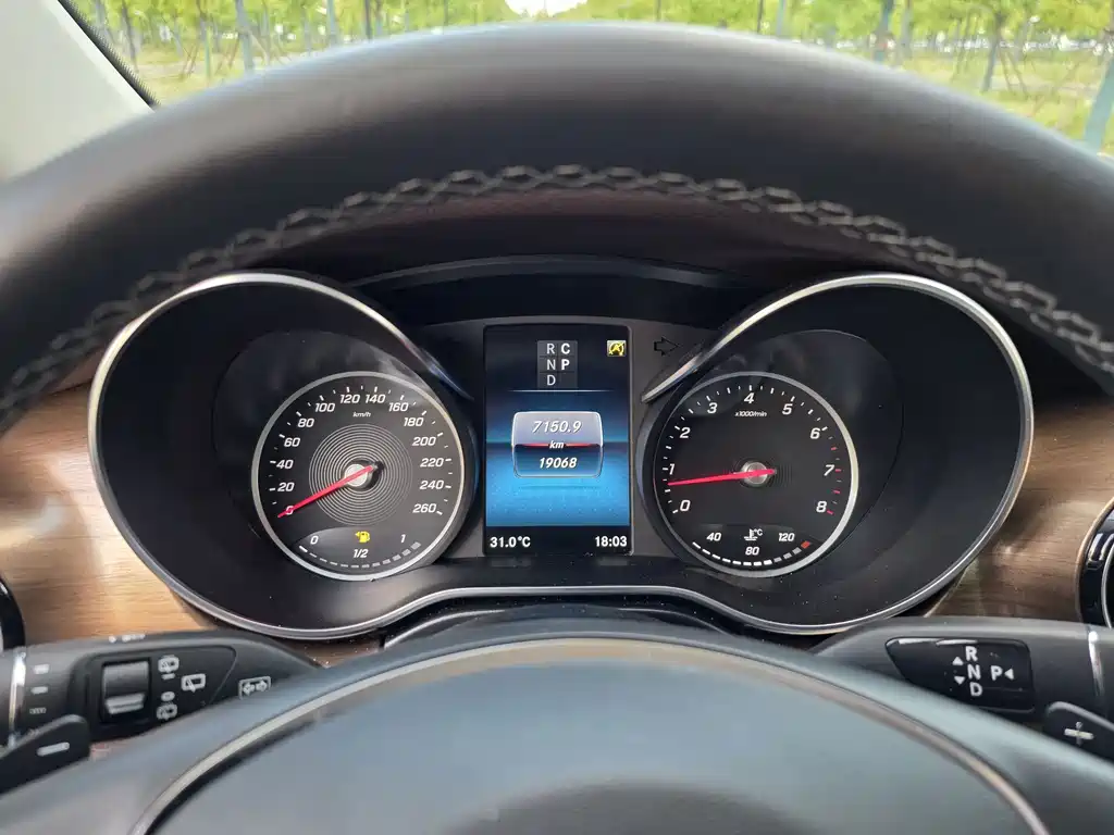 Mercedes-Benz V-Class — миниатюра 25