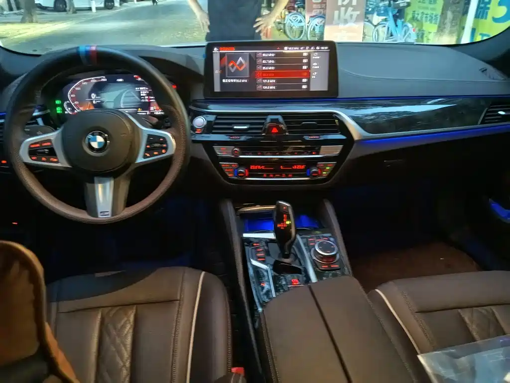 BMW 5 Series — миниатюра 3