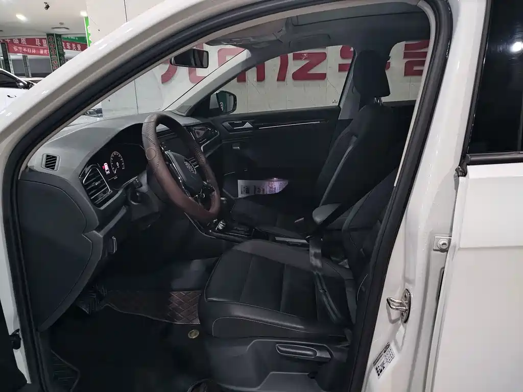 Volkswagen T-Roc — миниатюра 7