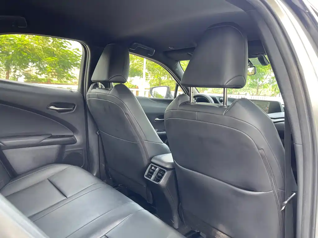 Lexus UX — миниатюра 13