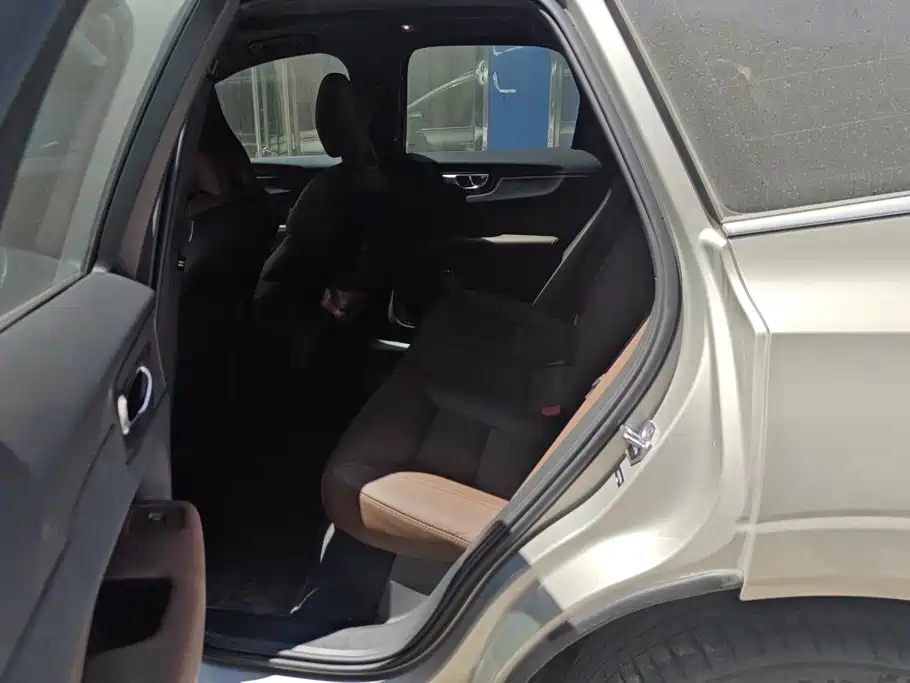 Volvo XC60 — миниатюра 11