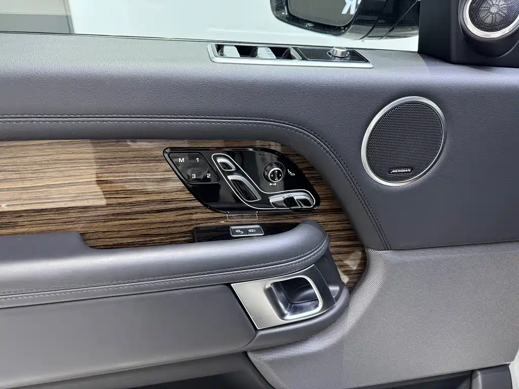 Land Rover Range Rover — миниатюра 10