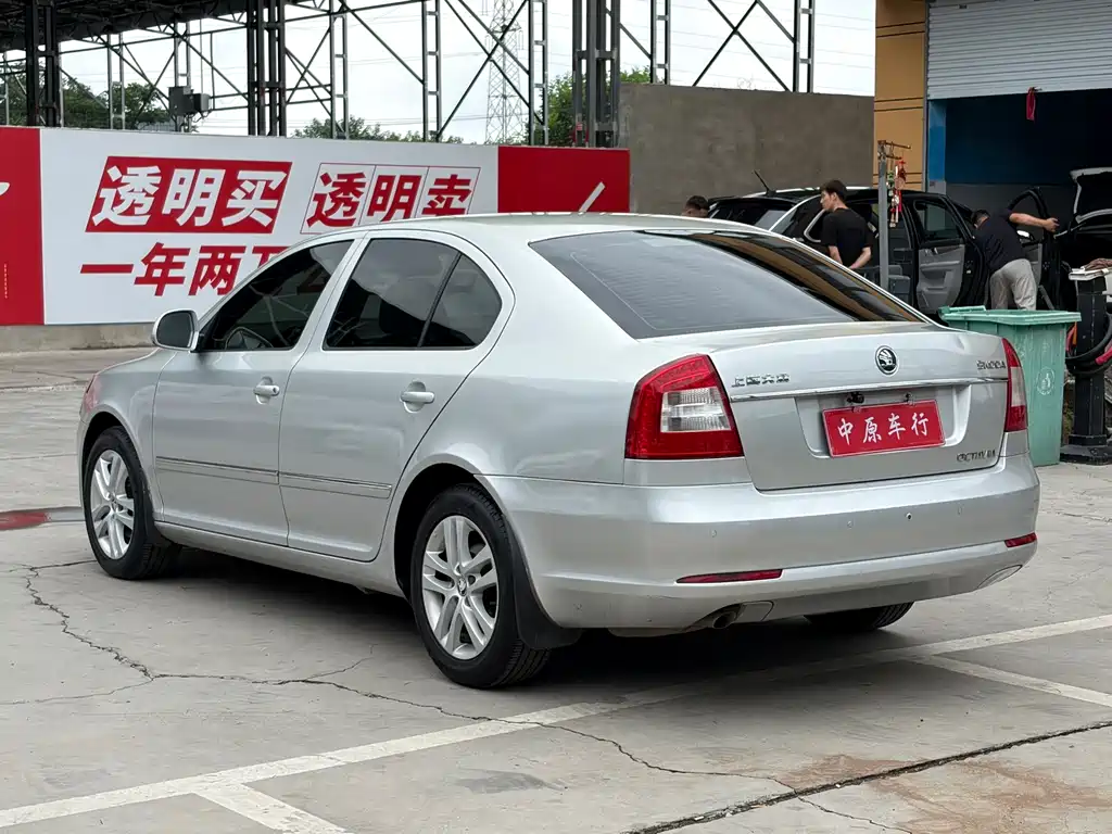 Skoda Octavia 1.6L Auto Comfort Handsome Edition, фото 18