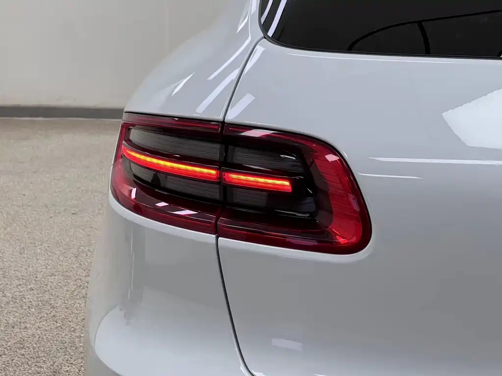Porsche Macan — миниатюра 6