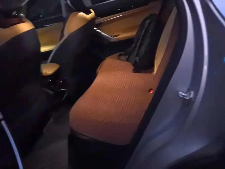 Geely Boyue L — миниатюра 11