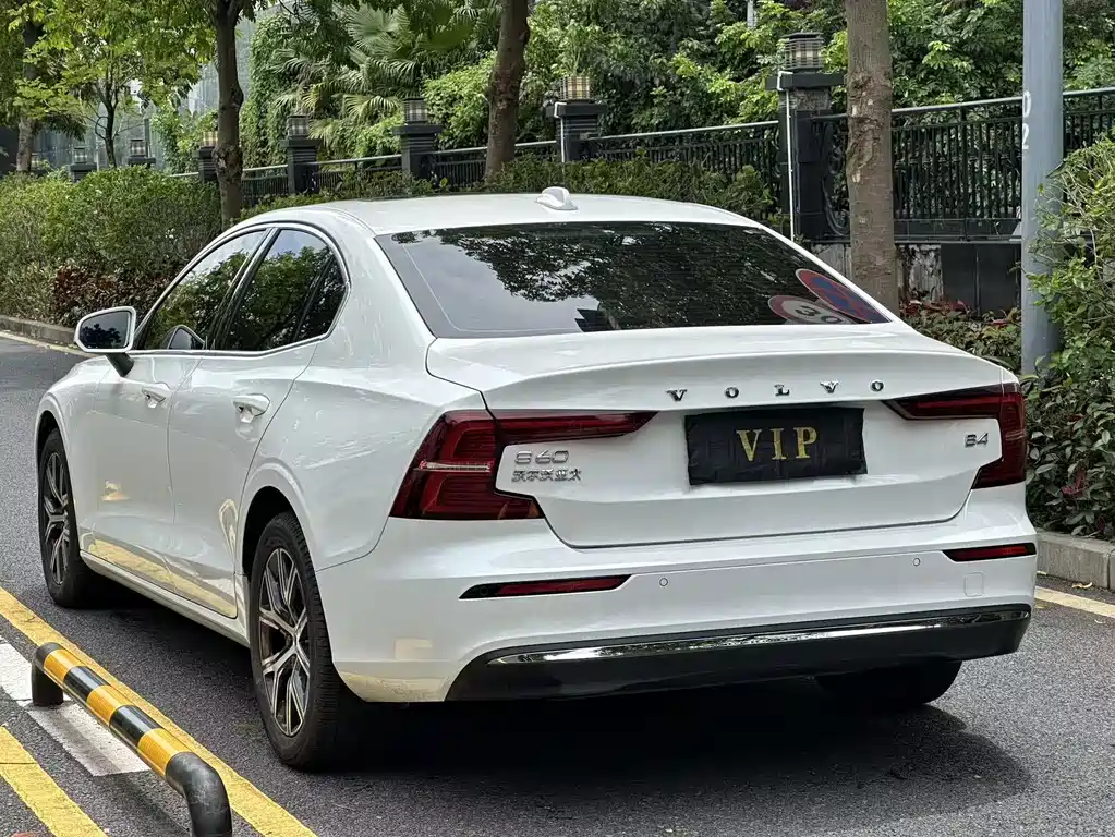 Volvo S60 2026 B4 Luxury