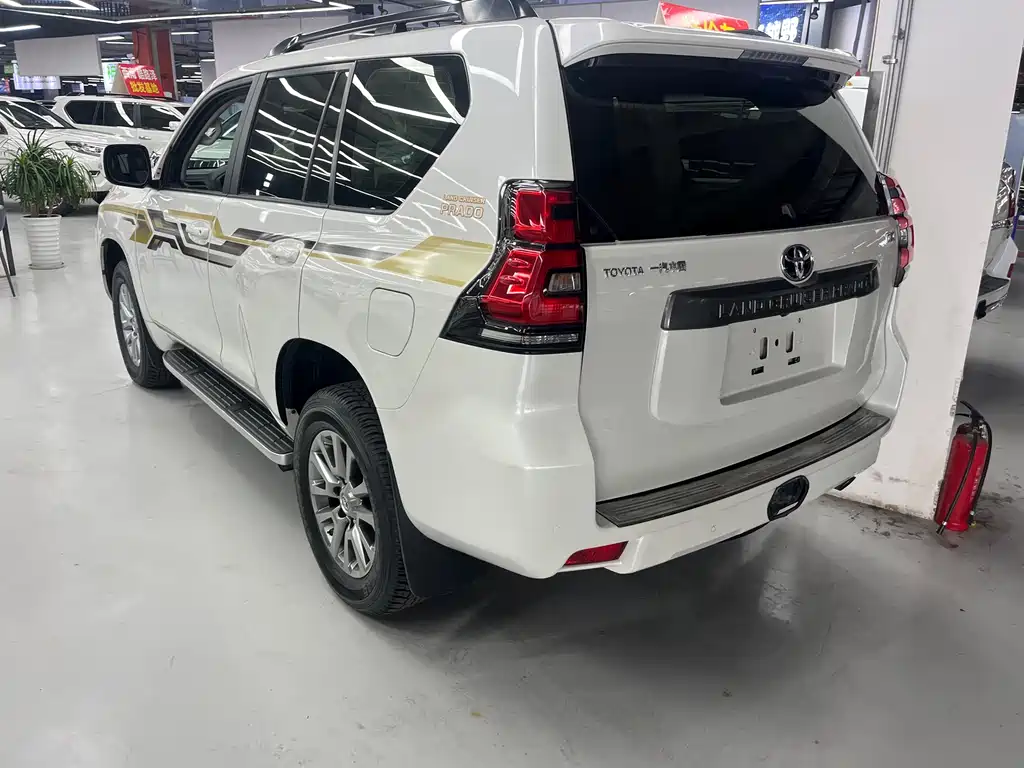 TOYOTA PRADO