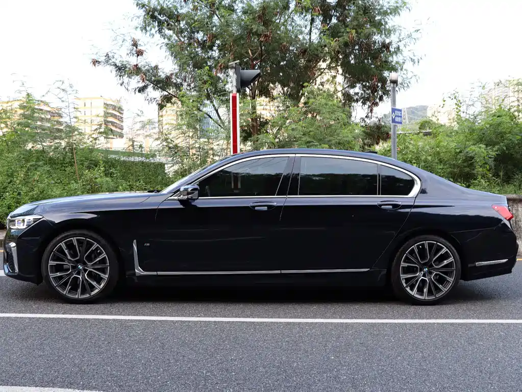 BMW 7 Series — миниатюра 7