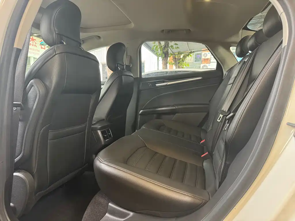 Ford Mondeo — миниатюра 8