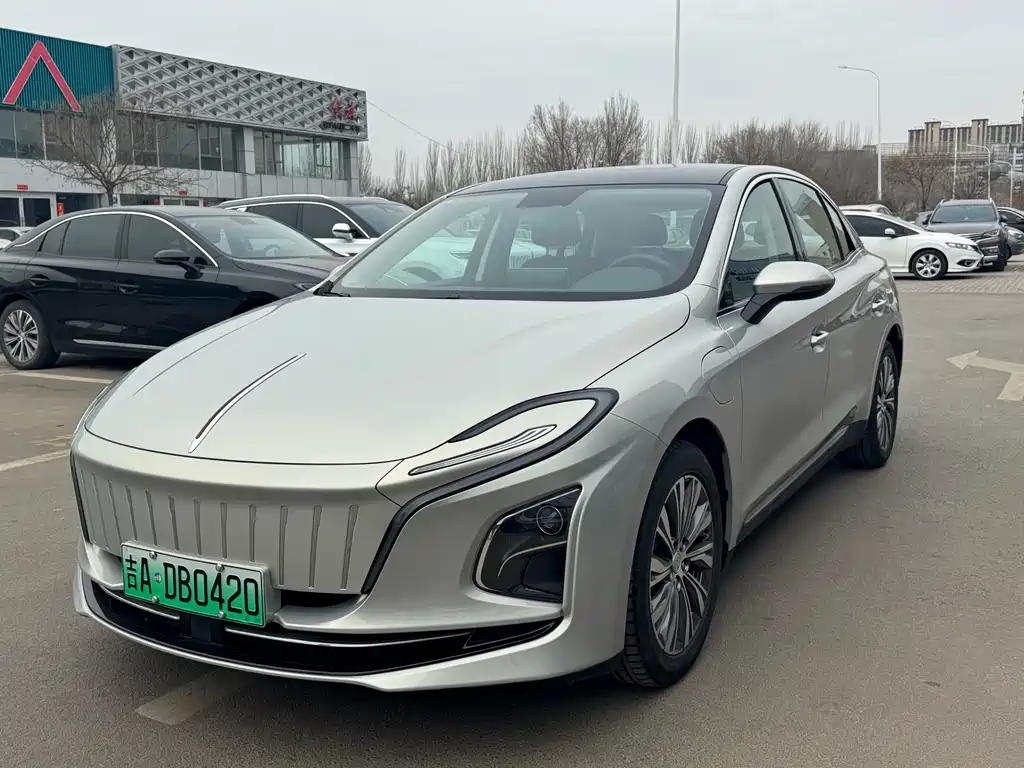 Hongqi HONGQI E QM5