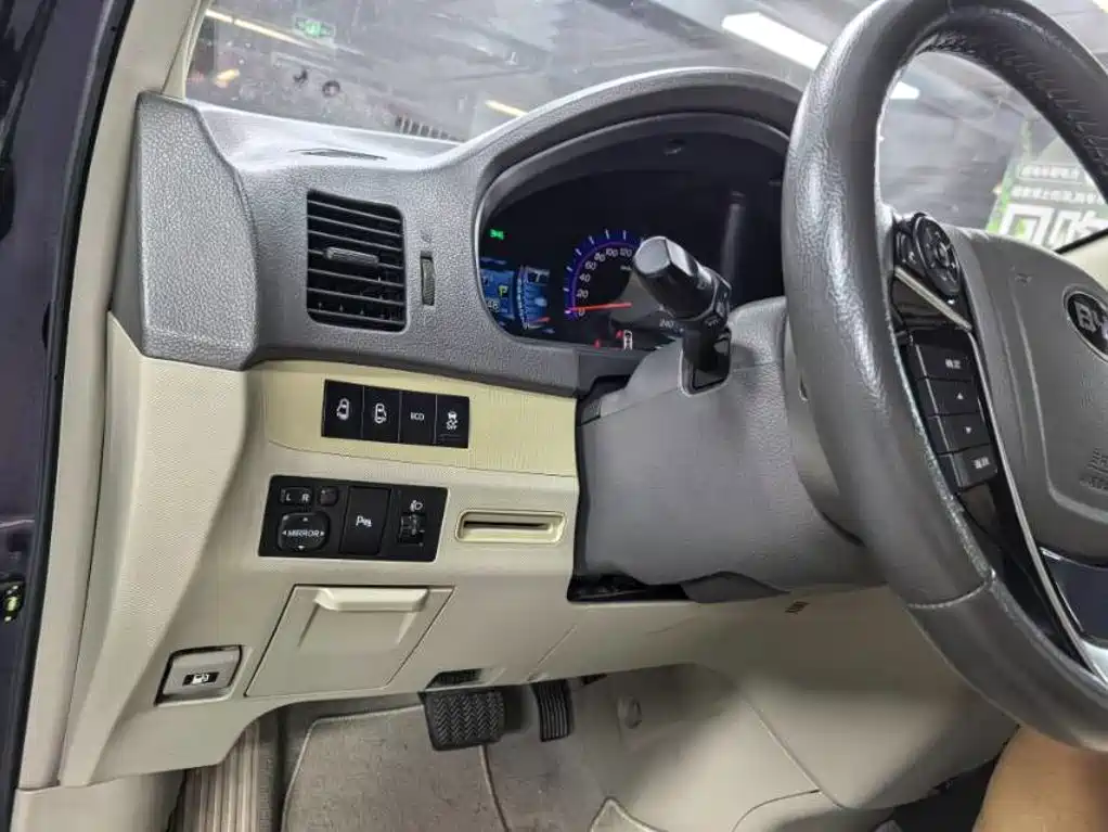 BYD M6 — миниатюра 17