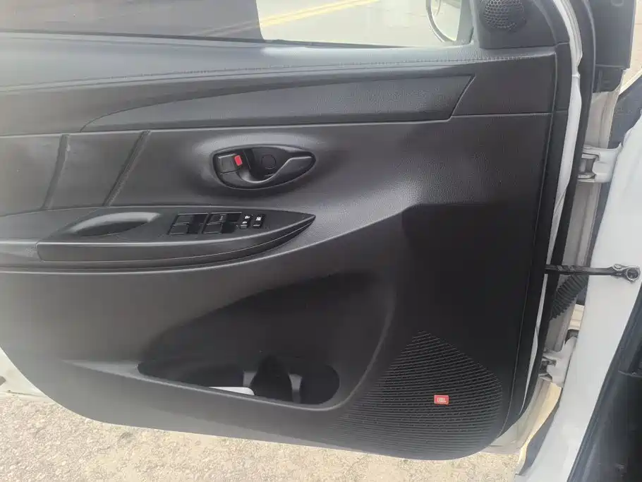 Toyota Yaris L — миниатюра 7