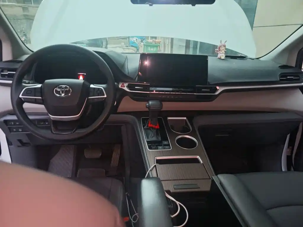 Toyota Sienna — миниатюра 5