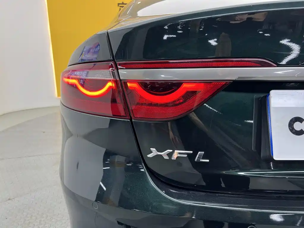 Jaguar XFL — миниатюра 10