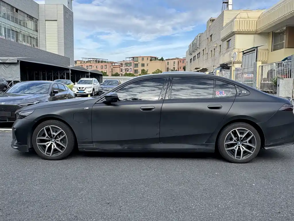 BMW i5 — миниатюра 3