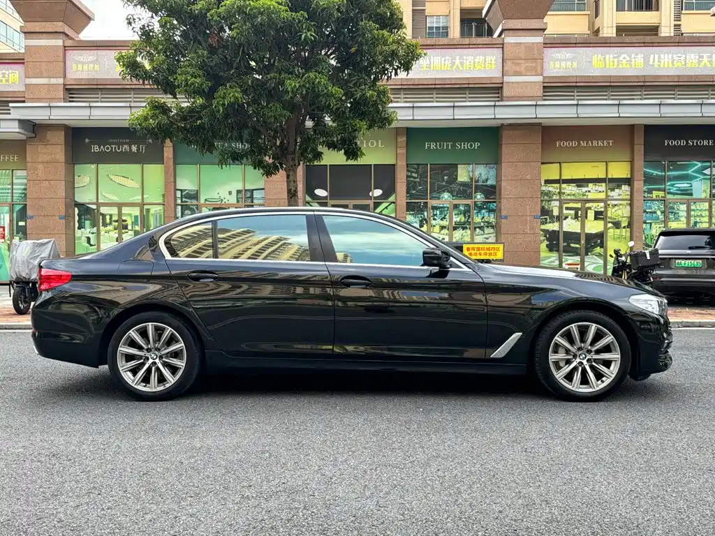 BMW 5 Series — миниатюра 8