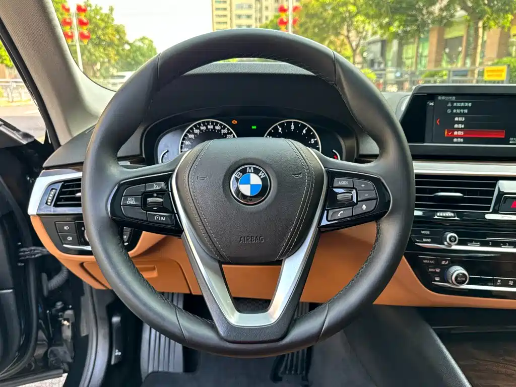 BMW 5 Series — миниатюра 16