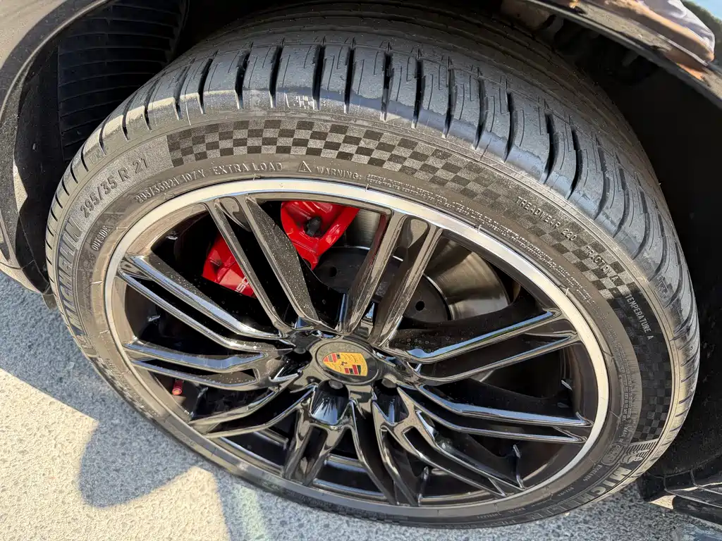 Porsche Cayenne — миниатюра 10