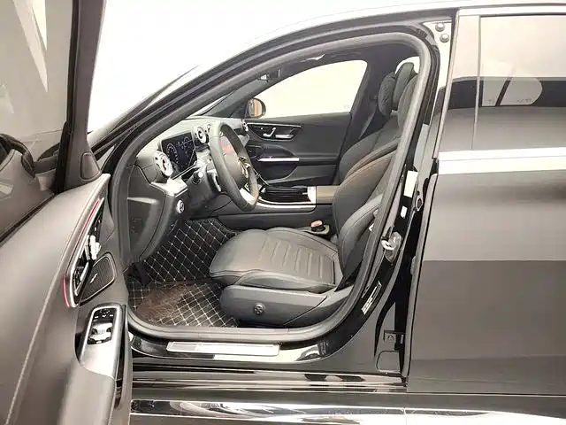 Mercedes-Benz C-Class — миниатюра 12
