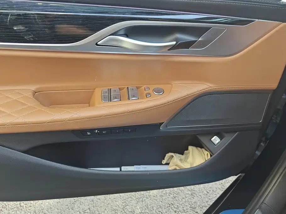BMW 7 Series — миниатюра 7