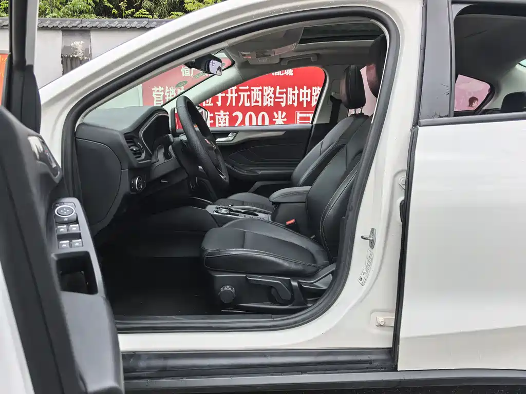 Ford Focus 2019 EcoBoost 180 AT