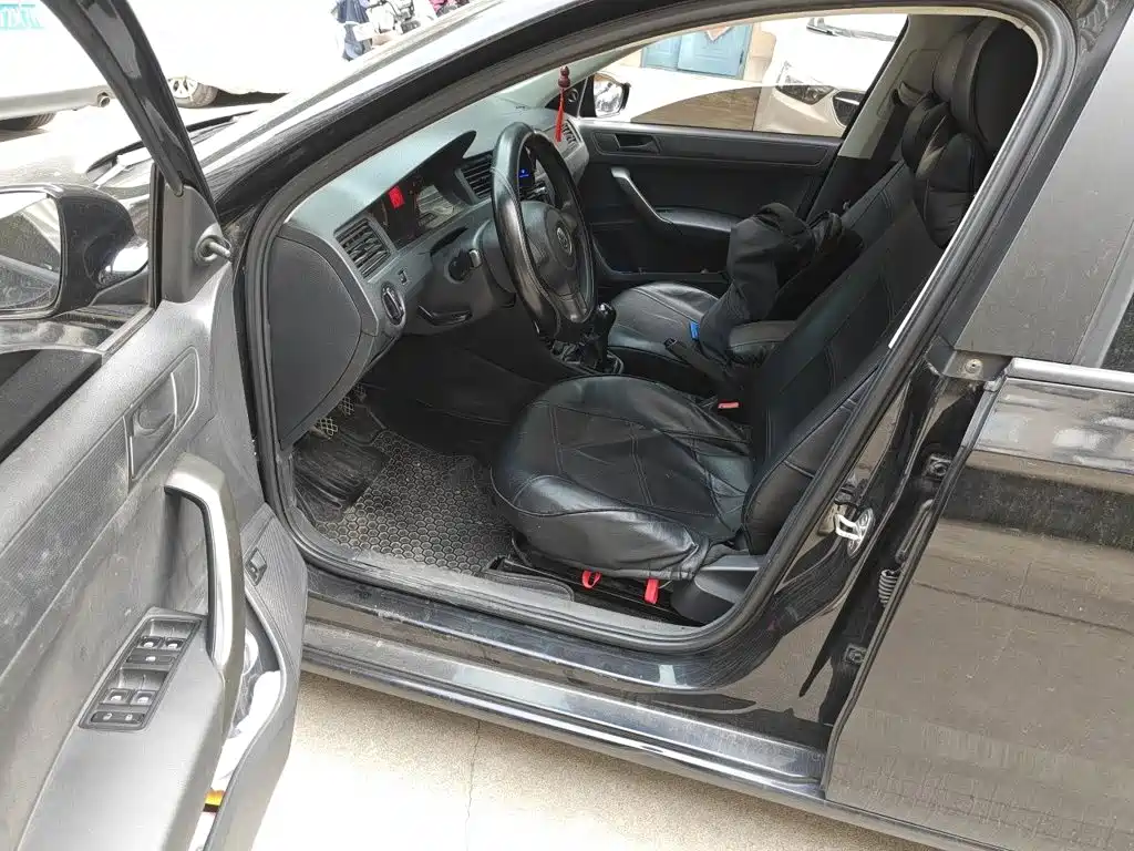 Volkswagen Santana — миниатюра 17
