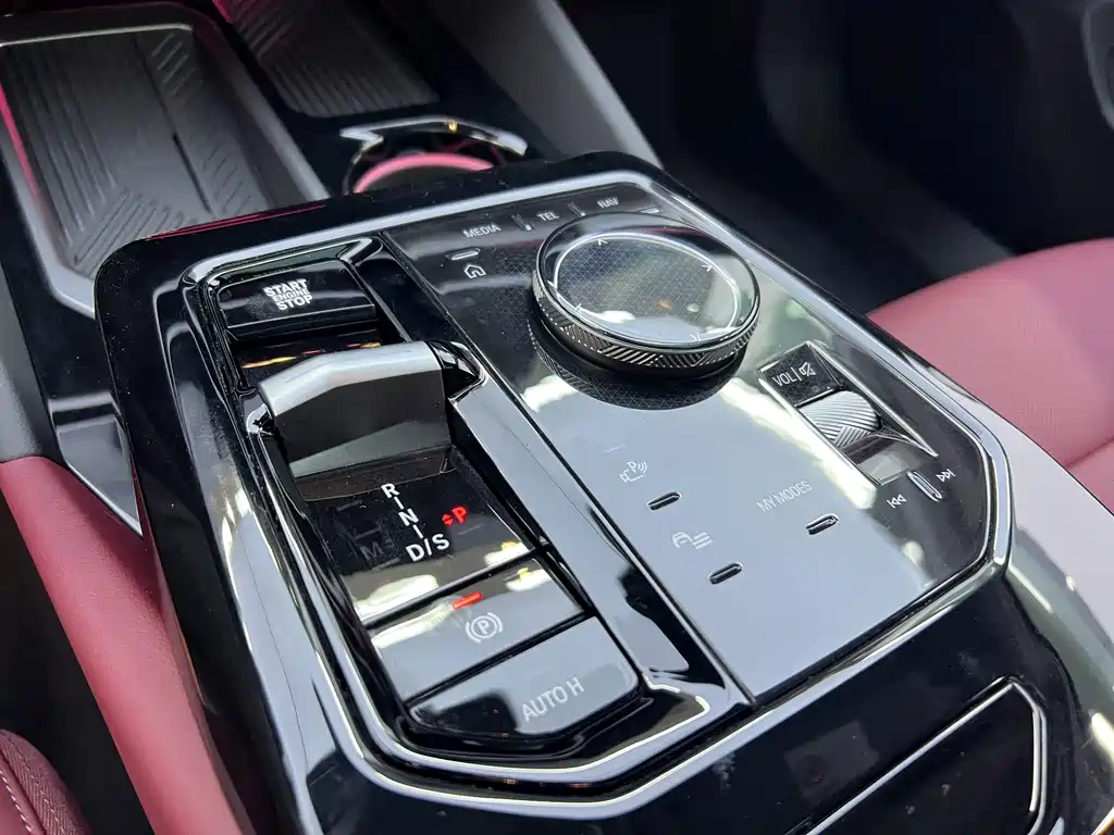 BMW 5 Series — миниатюра 10