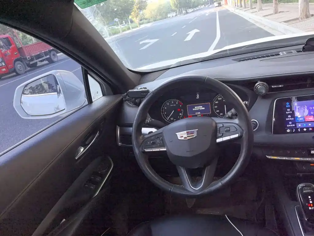 Cadillac XT4 — миниатюра 6