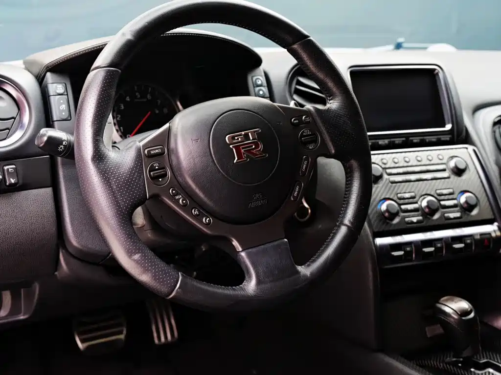 Nissan GT-R — миниатюра 16